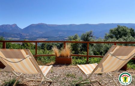 G&icirc;te n&deg;G56006 Bourdeaux - Dr&ocirc;me - Vue imprenable sur les montagnes depuis les transats du g&icirc;te