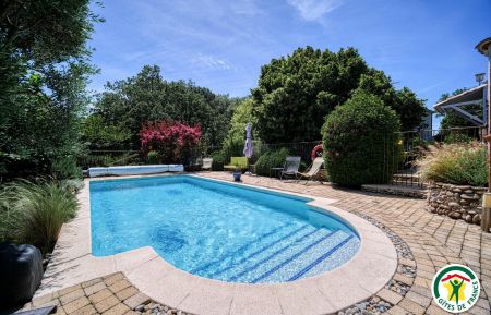 G&icirc;te n&deg;G85002 Ch&acirc;teauneuf-du-Rh&ocirc;ne - Dr&ocirc;me - photoEte