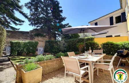 G&icirc;te n&deg;G348008 Taulignan - Dr&ocirc;me - La terrasse privative avec barbecue charbon de bois